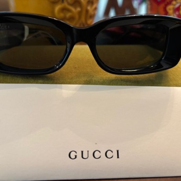 Gucci Sunglasses (black with Gucci written in gold tone main image 4